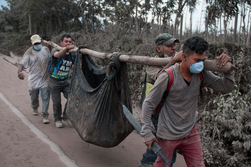 Illustration for article titled La ceniza abrasadora del volcán añade un nuevo problema en Guatemala: no pueden identificar a las víctimas